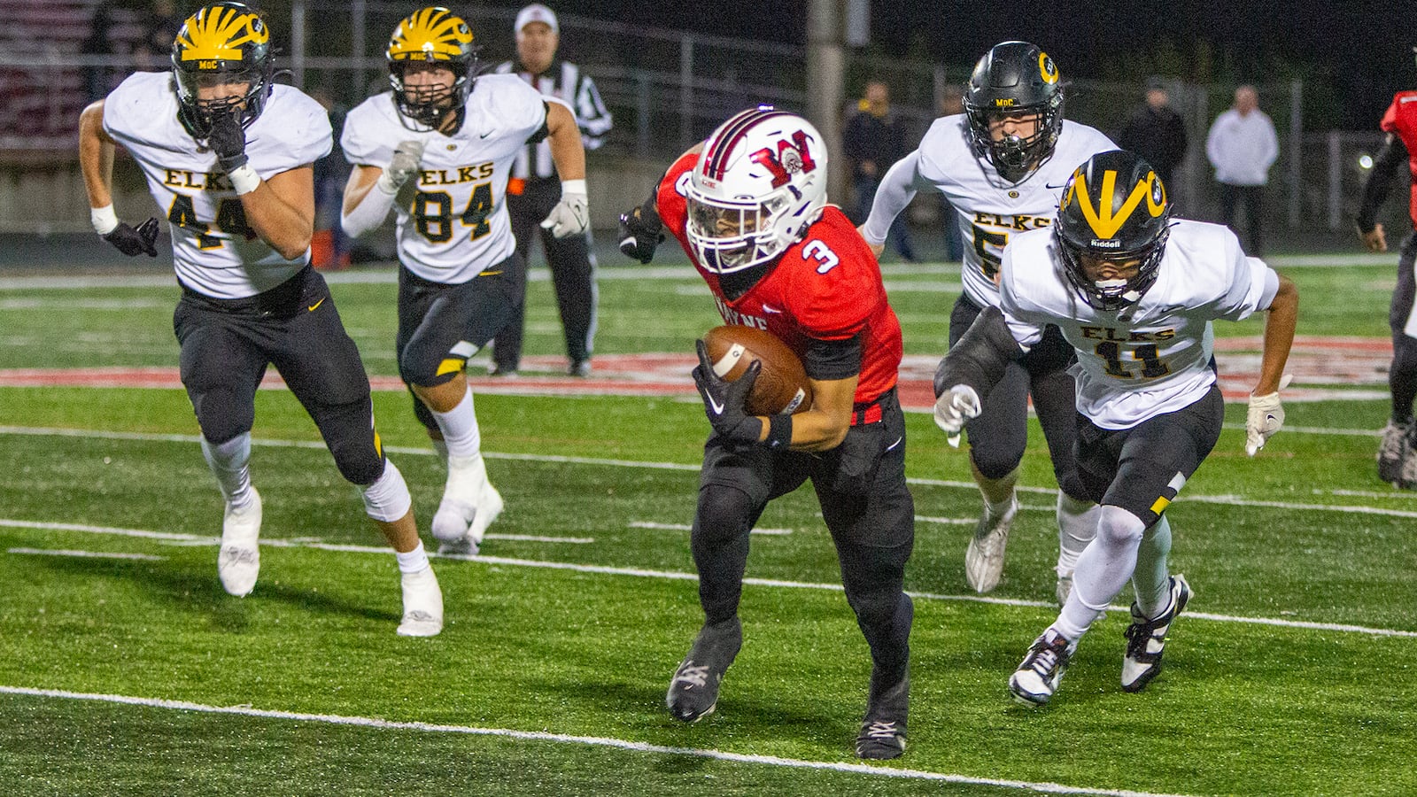 Wayne's Teaunn Hunter heads up field for a 32-yard touchdown on a screen pass from Tyrell Lewis last season vs. Centerville. Jeff Gilbert/CONTRIBUTED