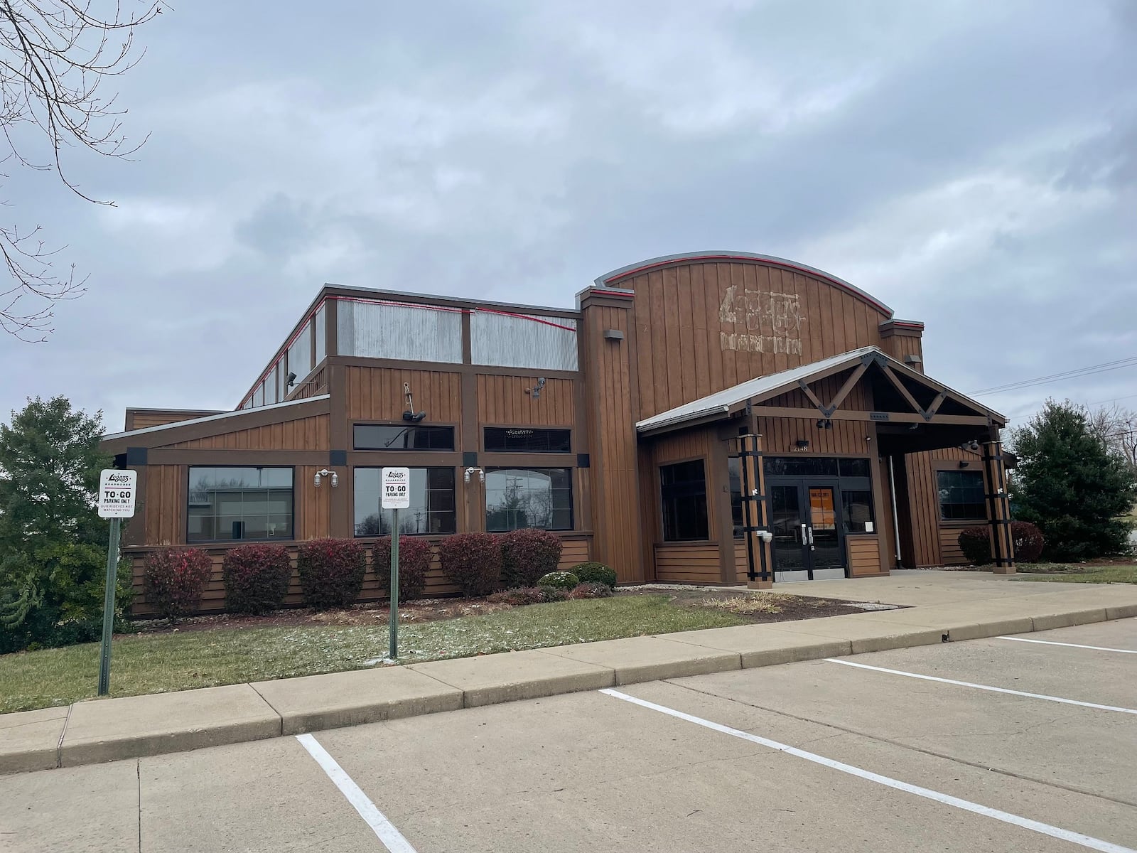 Red Robin Gourmet Burgers and Brews has applied for a liquor license in the former location of Logan’s Roadhouse near the Dayton Mall. NATALIE JONES/STAFF