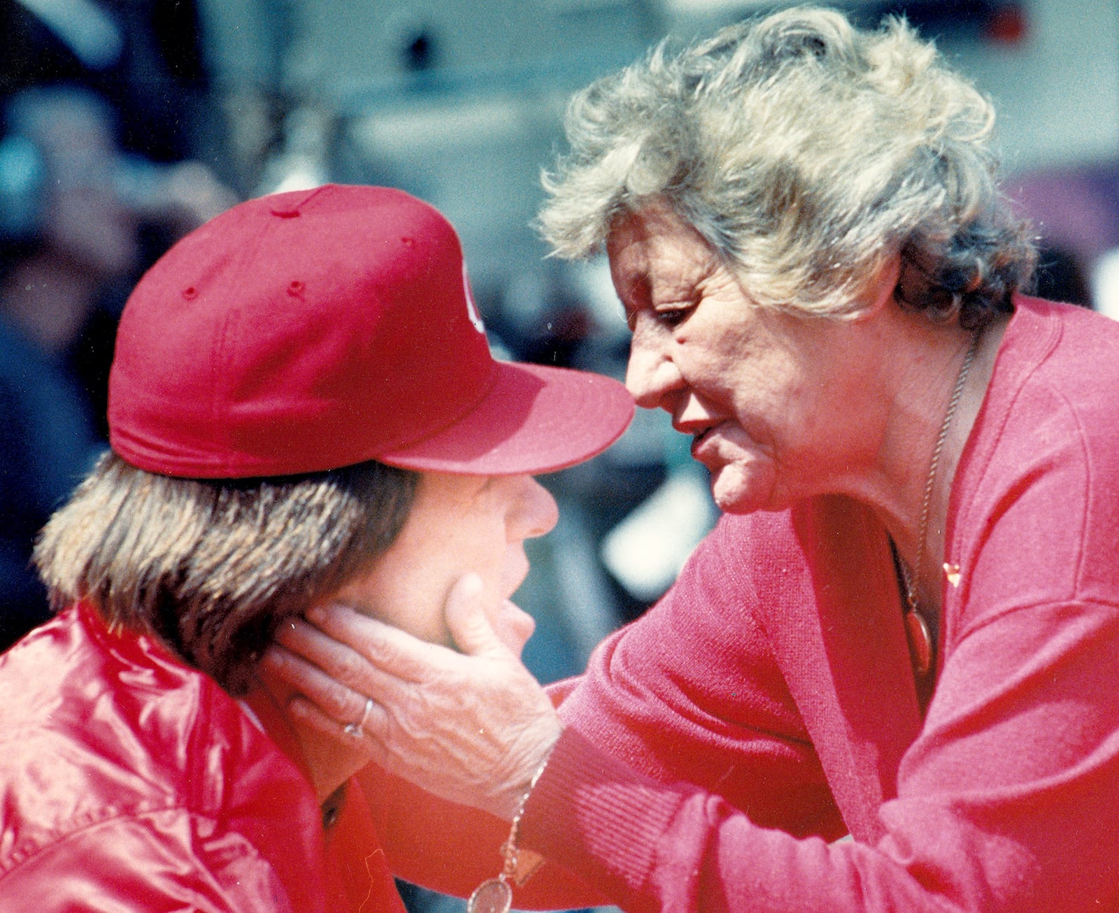 Cincinnati Reds owner Marge Schott gives Pete Rose a kiss for luck on Opening Day in 1989. DAYTON DAILY NEWS ARCHIVE