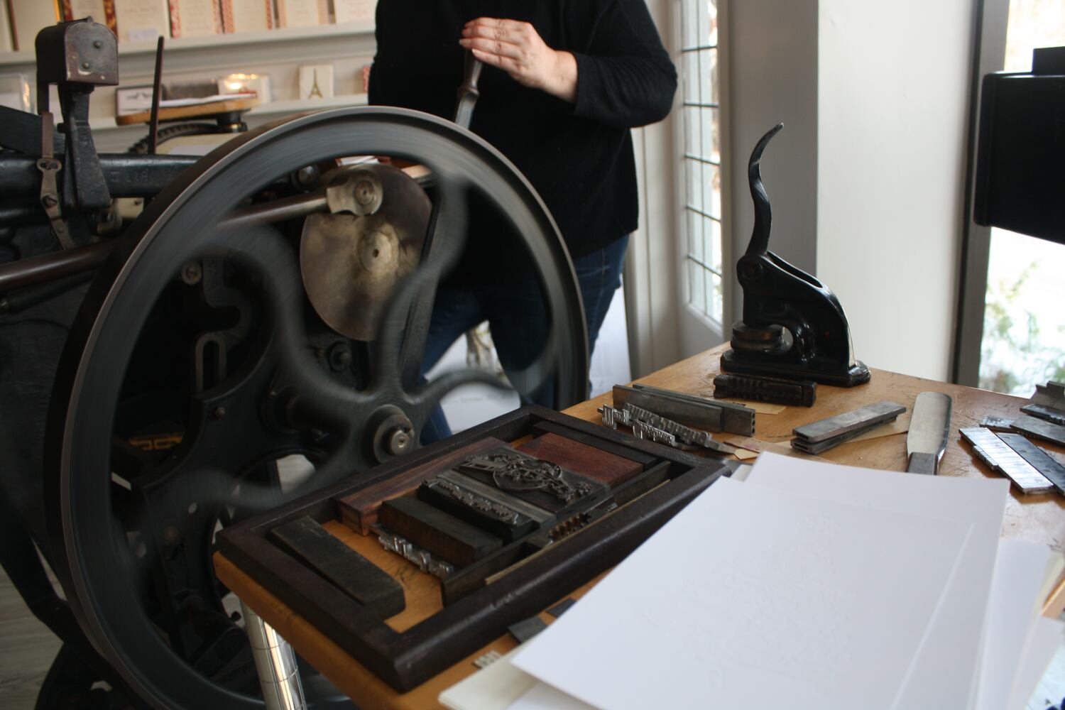 PHOTOS: Oakwood shop crafts cards with foot-pedal letterpress