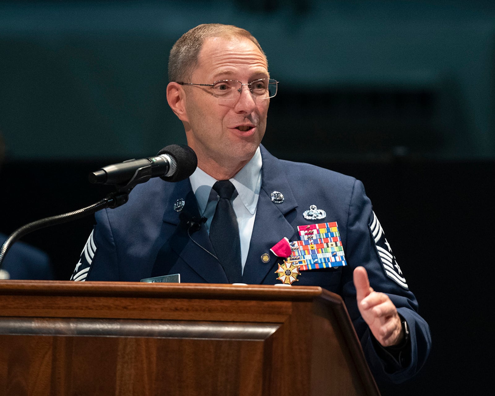 Chief Master Sgt. Stanley Cadell delivers parting remarks during his retirement ceremony Oct. 1 at Wright-Patterson Air Force Base. The Air Force Materiel Command command chief retires after serving 30 years on active duty. U.S. AIR FORCE PHOTO/R.J. ORIEZ