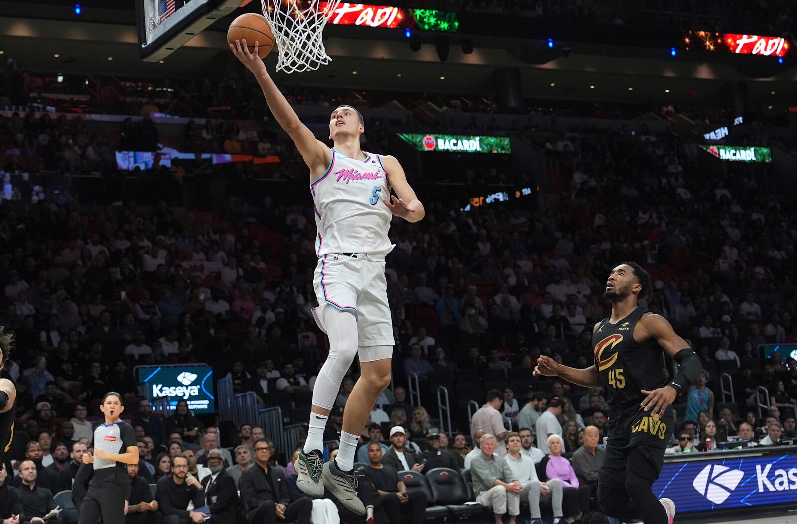 Miami Heat forward Nikola Jovic (5) goes to the basket as Cleveland Cavaliers guard Donovan Mitchell (45) defends during the first half of an NBA basketball game, Wednesday, Jan. 29, 2025, in Miami. (AP Photo/Lynne Sladky)