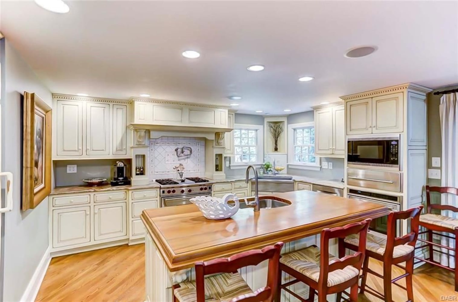 PHOTOS: Luxury Oakwood home up for sale