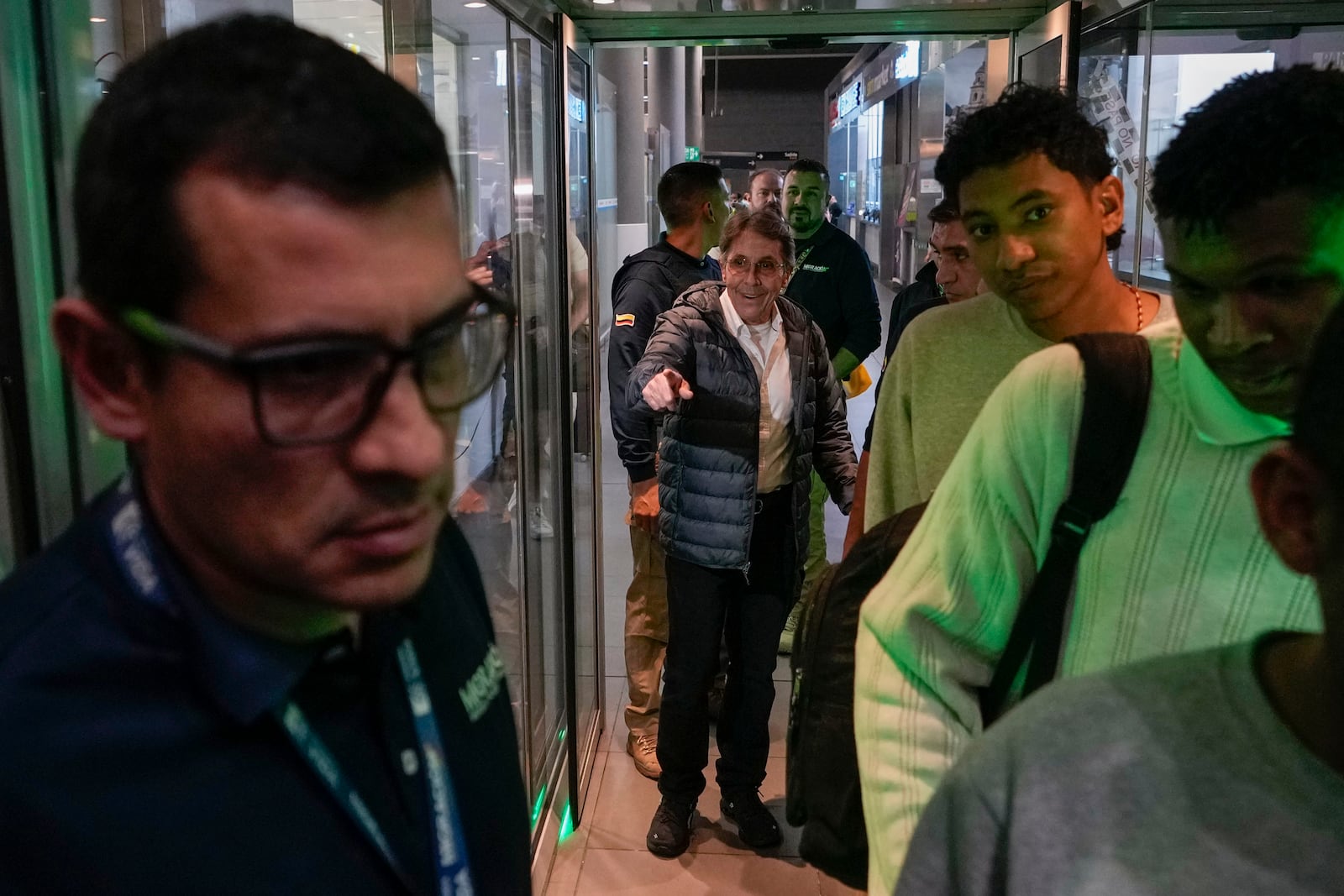 Fabio Ochoa, center, a former member of Cartel of Medellin, arrives at El Dorado airport after being deported from the U.S., in Bogota, Colombia, Monday, Dec. 23, 2024. (AP Photo/Fernando Vergara)