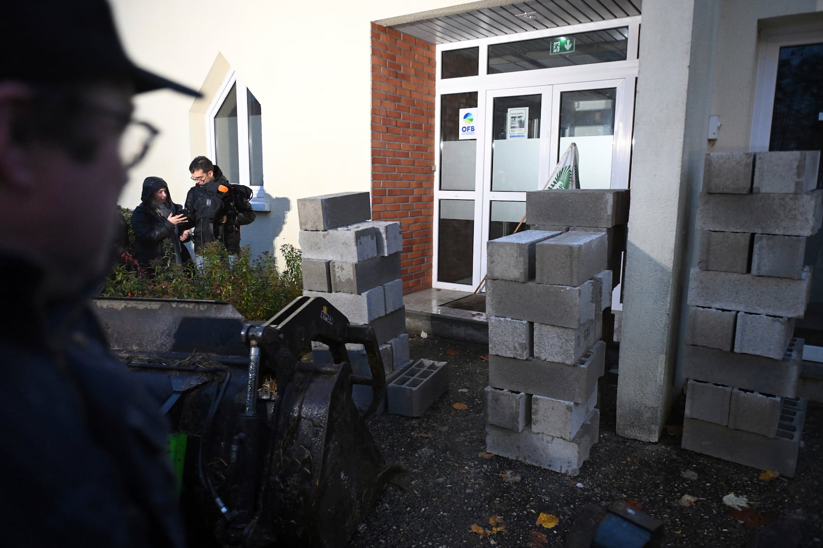 Farmers build a wall at an official building during a demonstration against the EU-Mercosur trade agreement, Monday, Nov. 18, 2024 in Beauvais, northern France. (AP Photo/Matthieu Mirville)