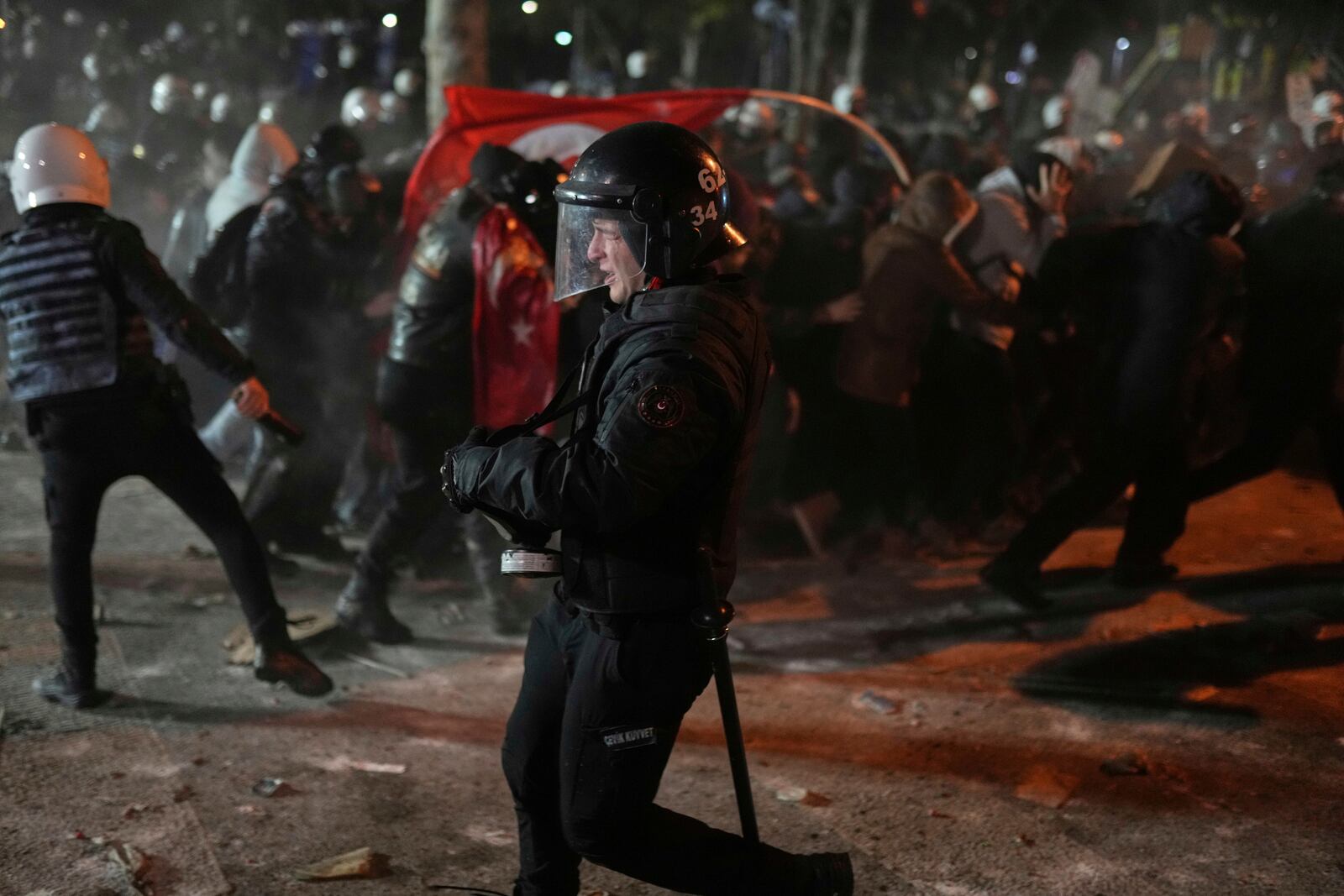 Riot police clash with protesters during a protest against the arrest of Istanbul's Mayor Ekrem Imamoglu, in Istanbul, Turkey, Saturday, March 22, 2025. (AP Photo/Francisco Seco)