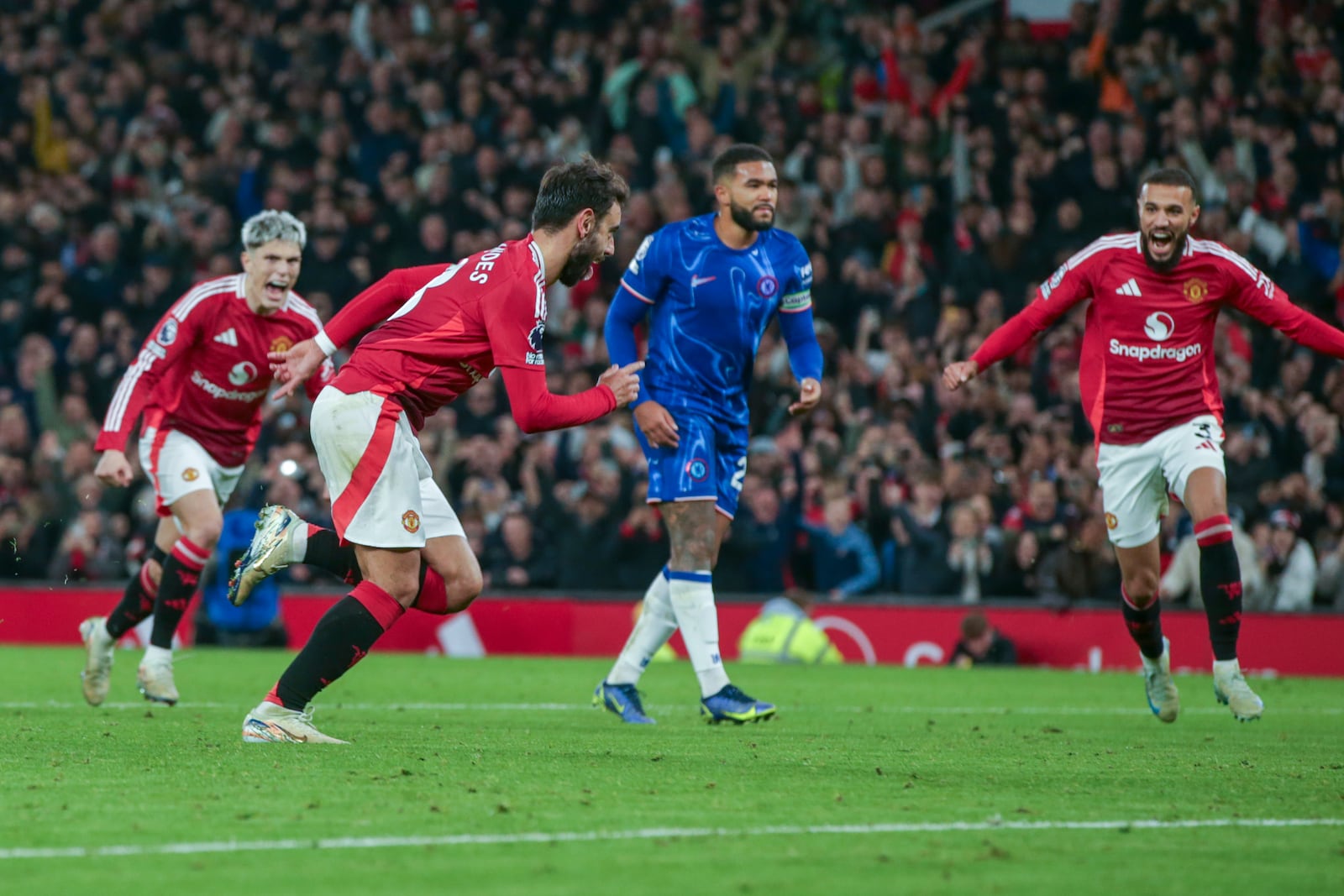 Manchester United's Bruno Fernandes, centre left, celebrates after scoring his side's opening goal during the Premier League soccer match between Manchester United and Chelsea at Old Trafford stadium in Manchester, England, Sunday, Nov. 3, 2024. (AP Photo/Ian Hodgson)