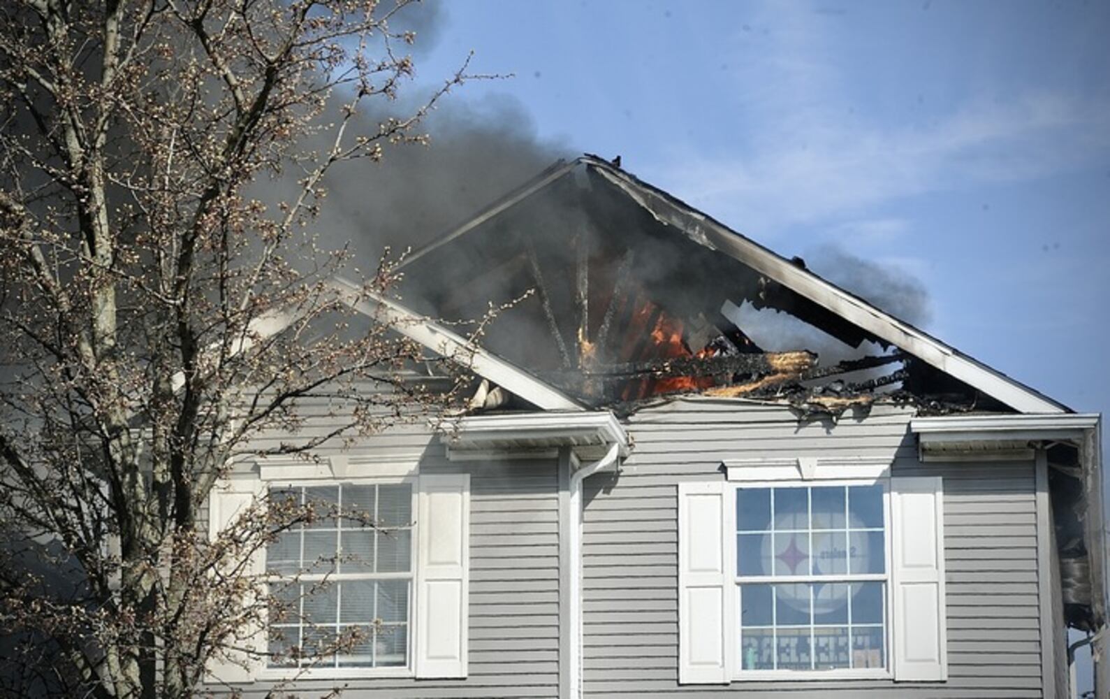 Dayton Fire department battles 2 house fires on Trieschman  Ave.