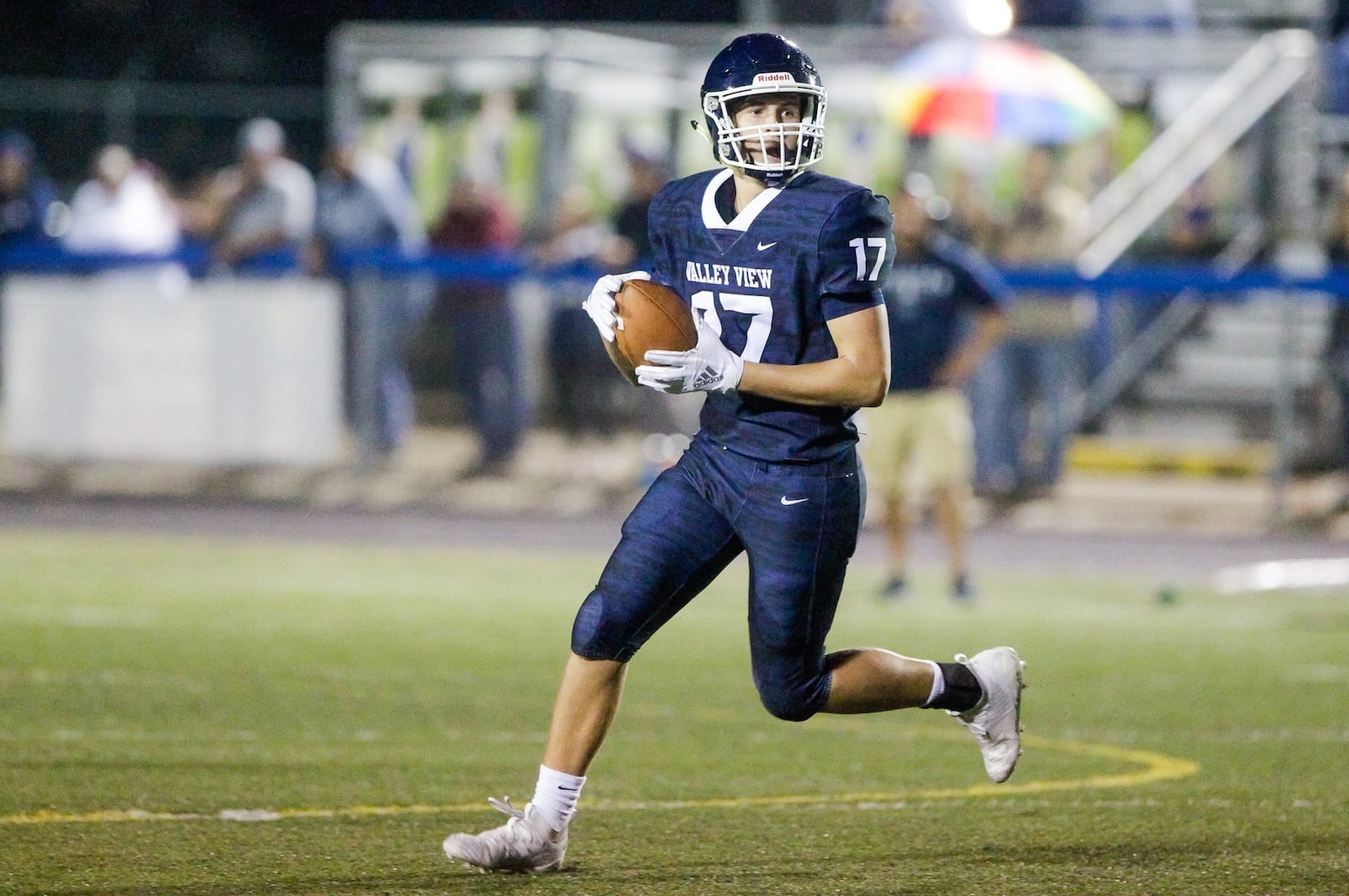 Valley View’s Ben Owens carries the football during their game against Franklin Friday night, Oct. 11, 2019 at Baker Field in Germantown. Franklin won 23-20. NICK GRAHAM/STAFF