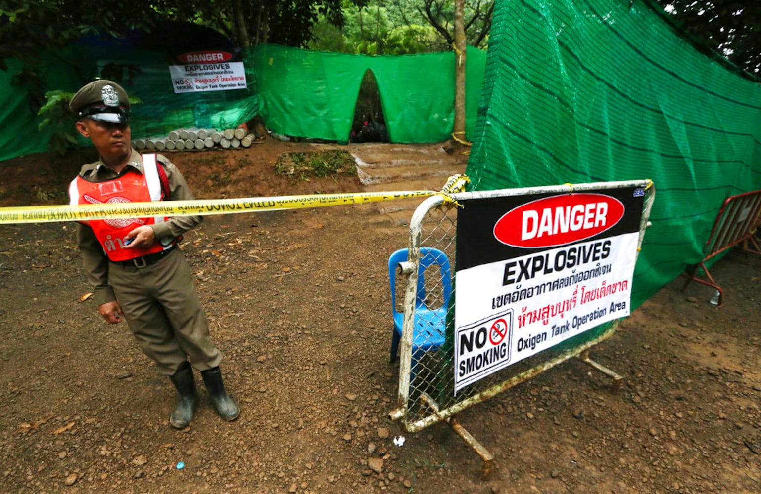 Photos: Rescuers work to free soccer team, coach trapped in Thai cave