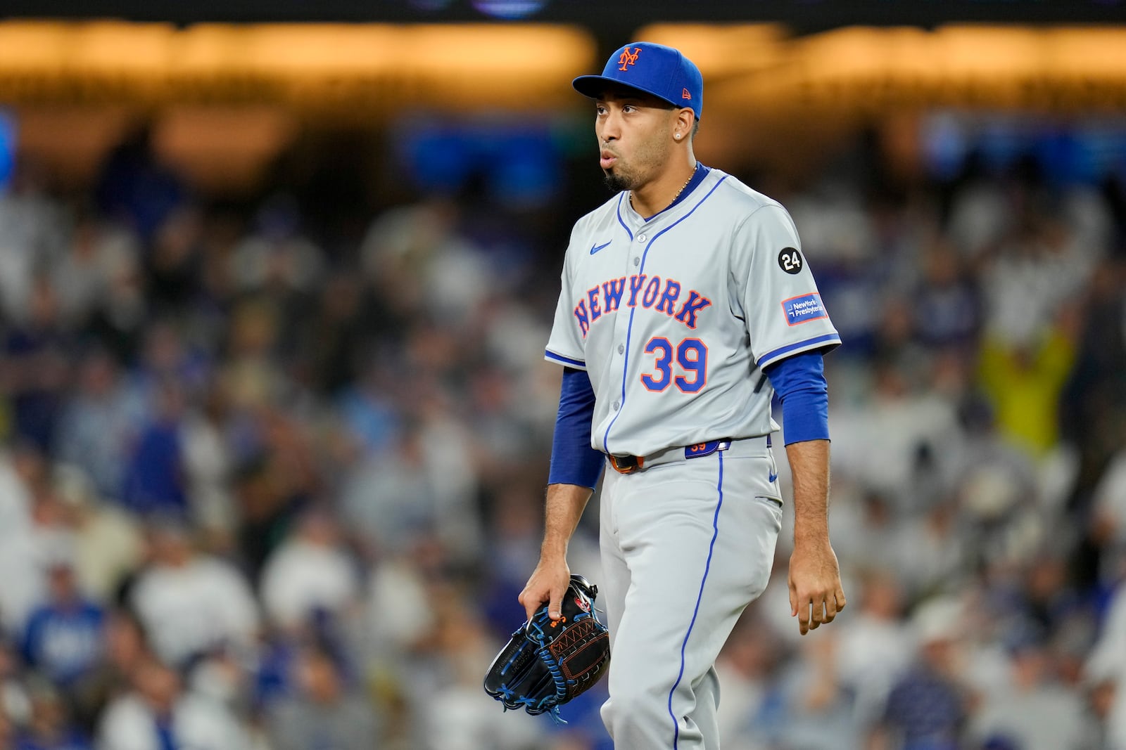 New York Mets pitcher Edwin Díaz reacts during the fourth inning in Game 6 of a baseball NL Championship Series against the Los Angeles Dodgers, Sunday, Oct. 20, 2024, in Los Angeles. (AP Photo/Julio Cortez)