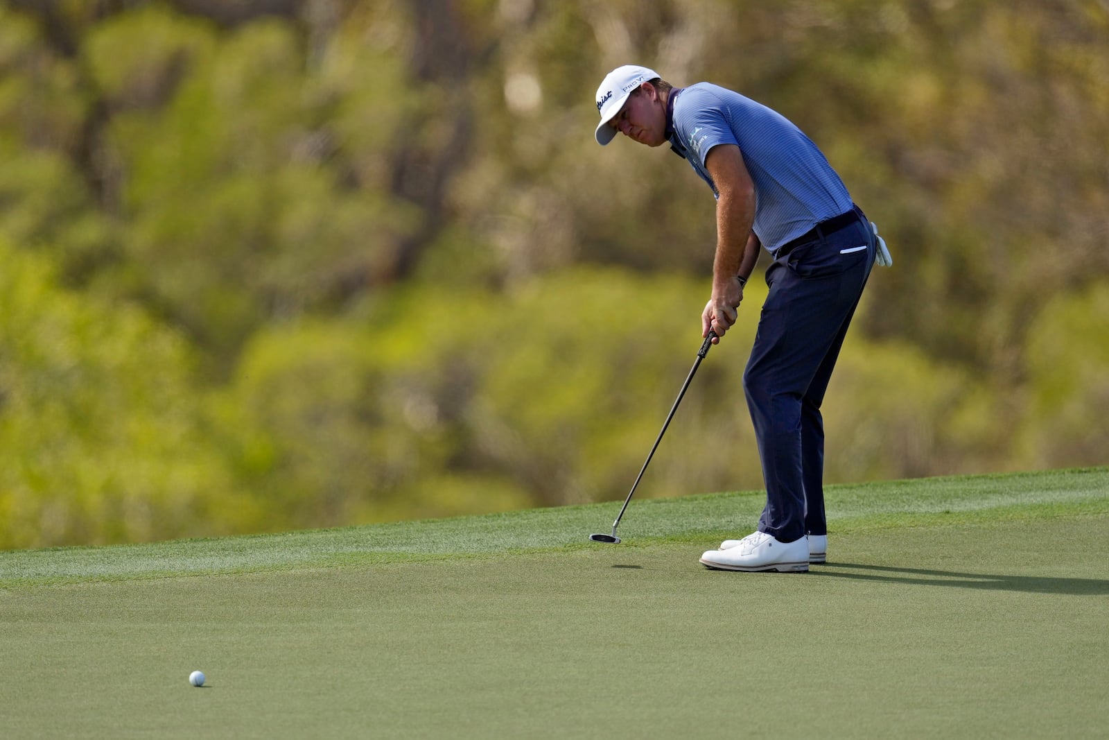 Tom Hoge putts on the 18th green during the first round of The Sentry golf event, Thursday, Jan. 2, 2025, at Kapalua Plantation Course in Kapalua, Hawaii. (AP Photo/Matt York)