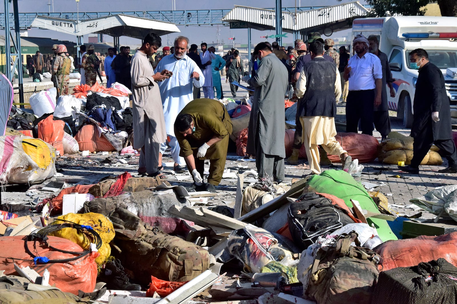 Investigators collect evidences from the site of a bomb explosion at railway station in Quetta, southwestern Pakistan, Saturday, Nov. 9, 2024. (AP Photo/Arshad Butt)