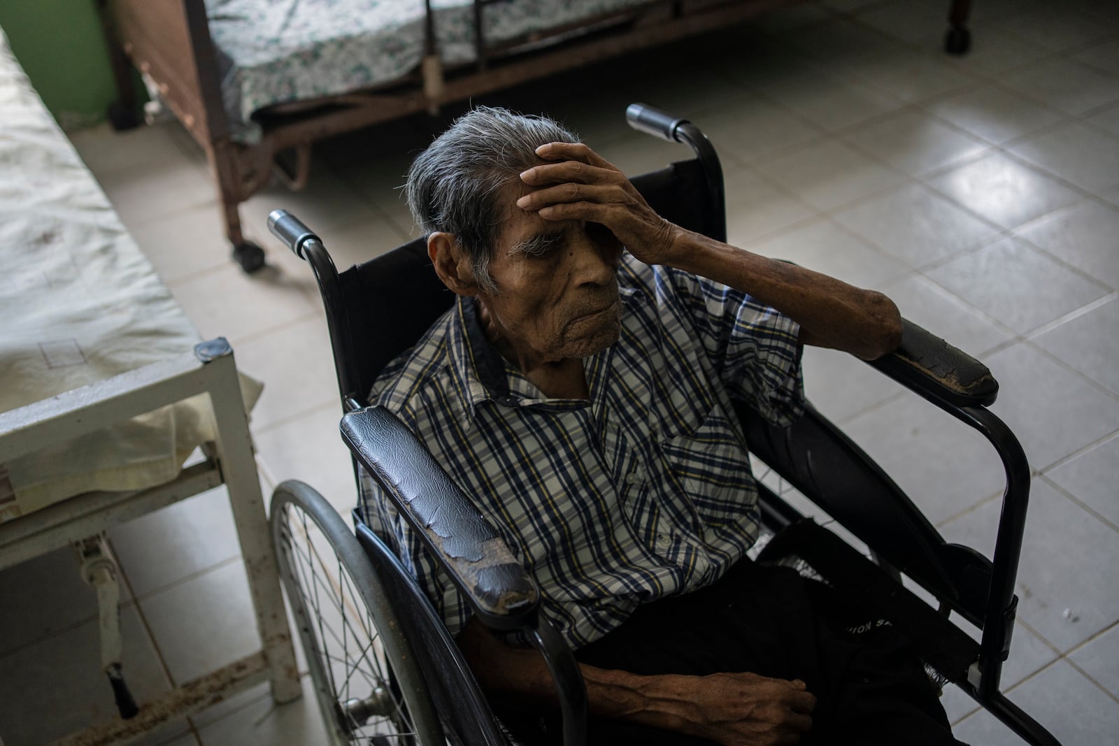 FILE - Raymundo Luna, 86, sleeps sitting in his wheelchair inside Cogra, a nursing home, amid a heat wave in the city of Veracruz, Mexico, on June 16, 2024. (AP Photo/Felix Marquez, File)