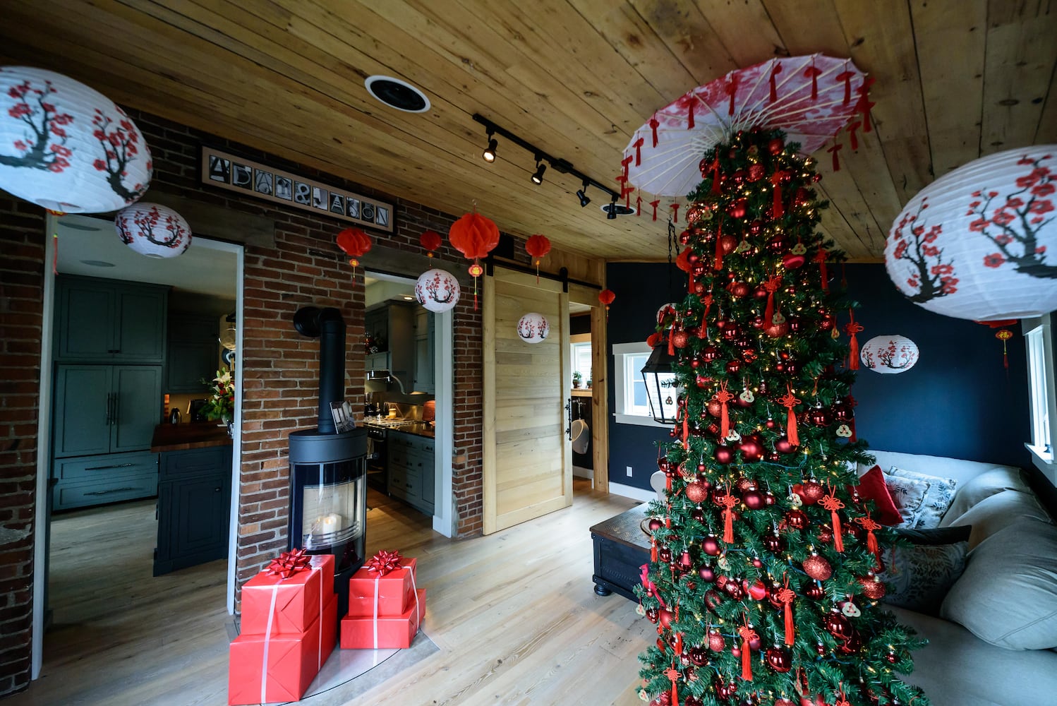 PHOTOS: A Dickens of a Christmas St. Anne’s Hill Holiday Home Tour