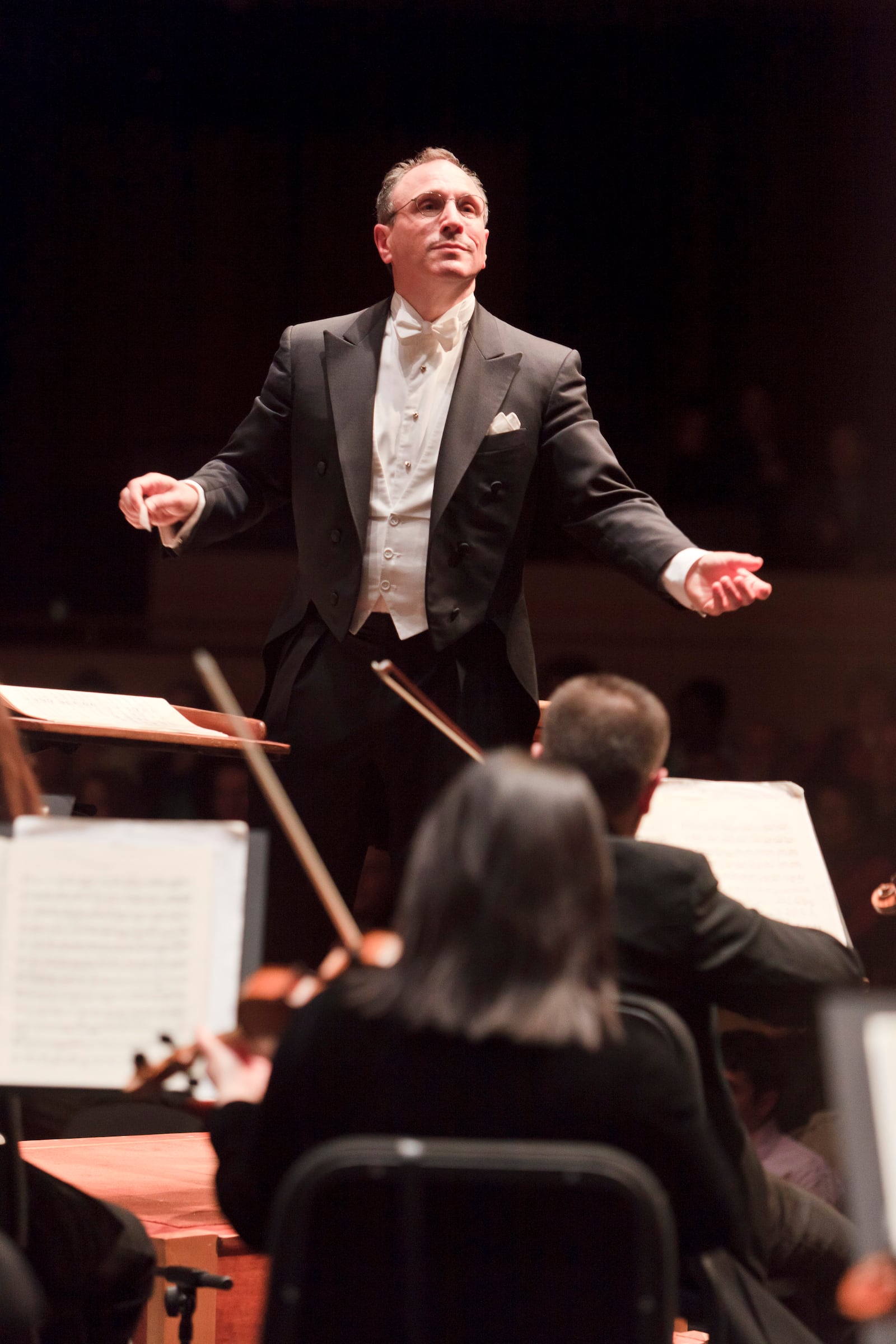 Guest vocalists Paul Loren, Emily Drennan and Daniel Berryman will join artistic director Neal Gittleman (pictured) for the Rockin’ Orchestra Series concert “The Paul Simon Songbook” at the Schuster Center in Dayton on Saturday, June 10. 
