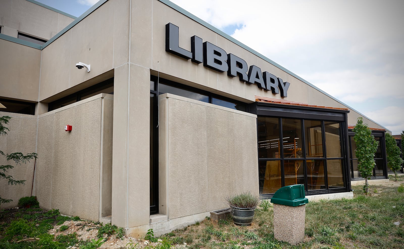 Bump-out reading alcoves are in place on the Market Street side of the Xenia Community Library, August 20, 2024. MARSHALL GORBY/STAFF