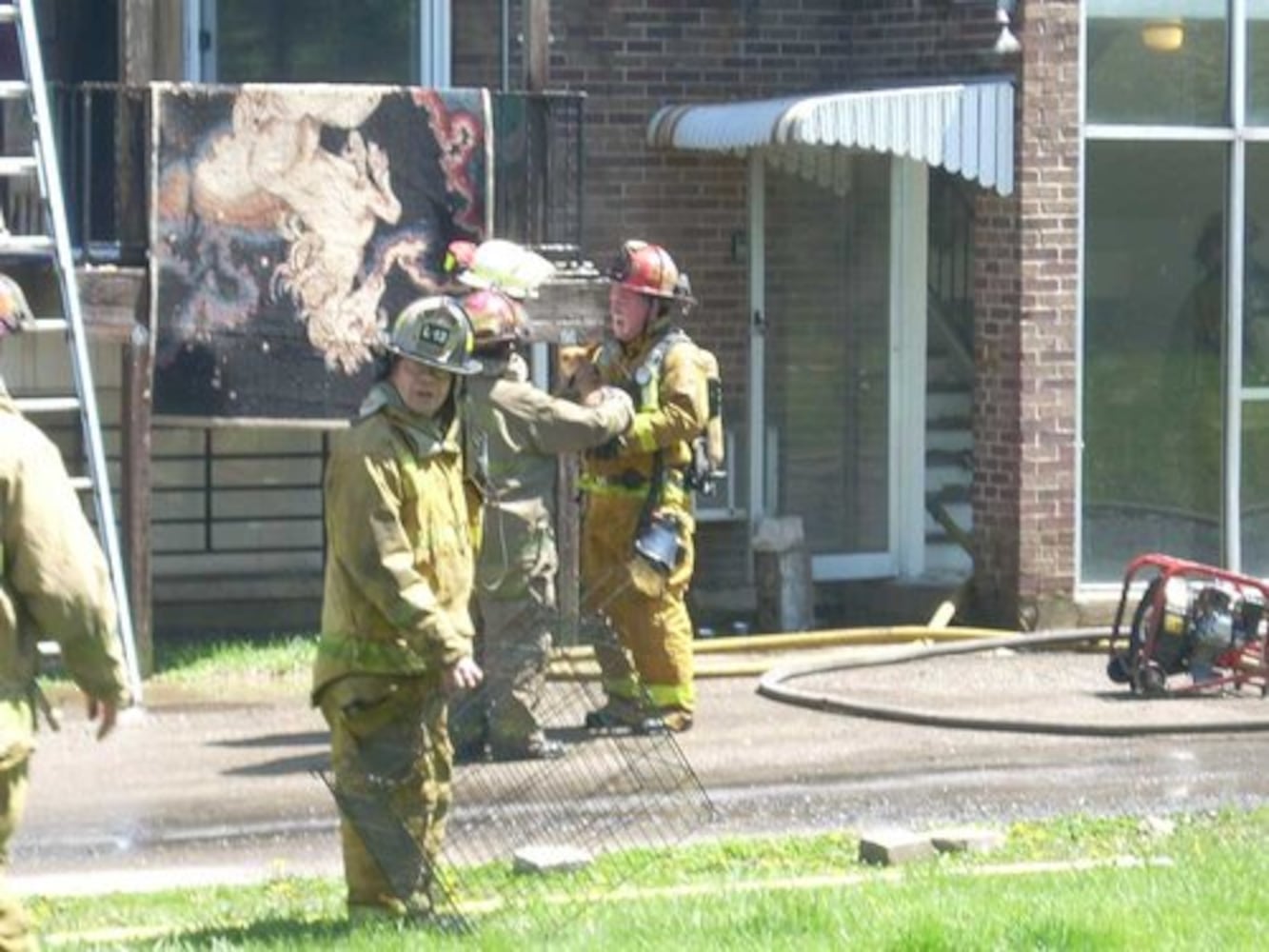 Apartment building fire in Highview Hills