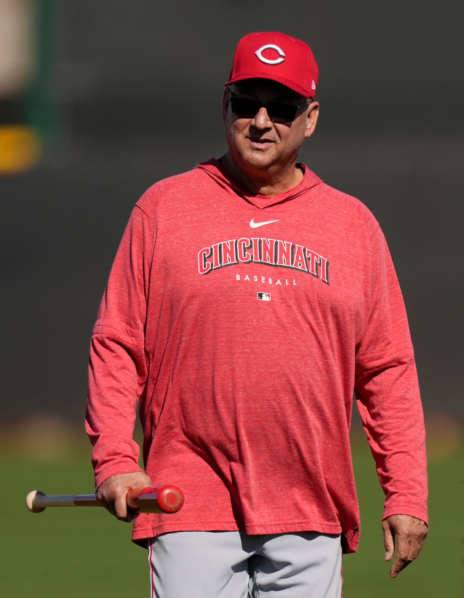 Cincinnati Reds manager Terry Francona walks from a field during spring training baseball practice at the team's training facility in Goodyear, Ariz., Saturday, Feb. 15, 2025. (AP Photo/Carolyn Kaster)