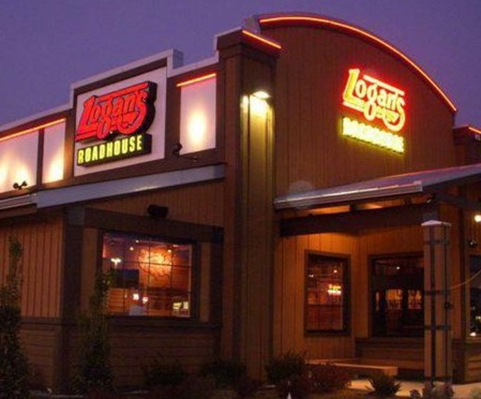 The Logan’s Roadhouse restaurant chain — which was facing serious financial obstacles even before the coronavirus pandemic — shut down two Dayton-area restaurants during the summer of 2020. FILE