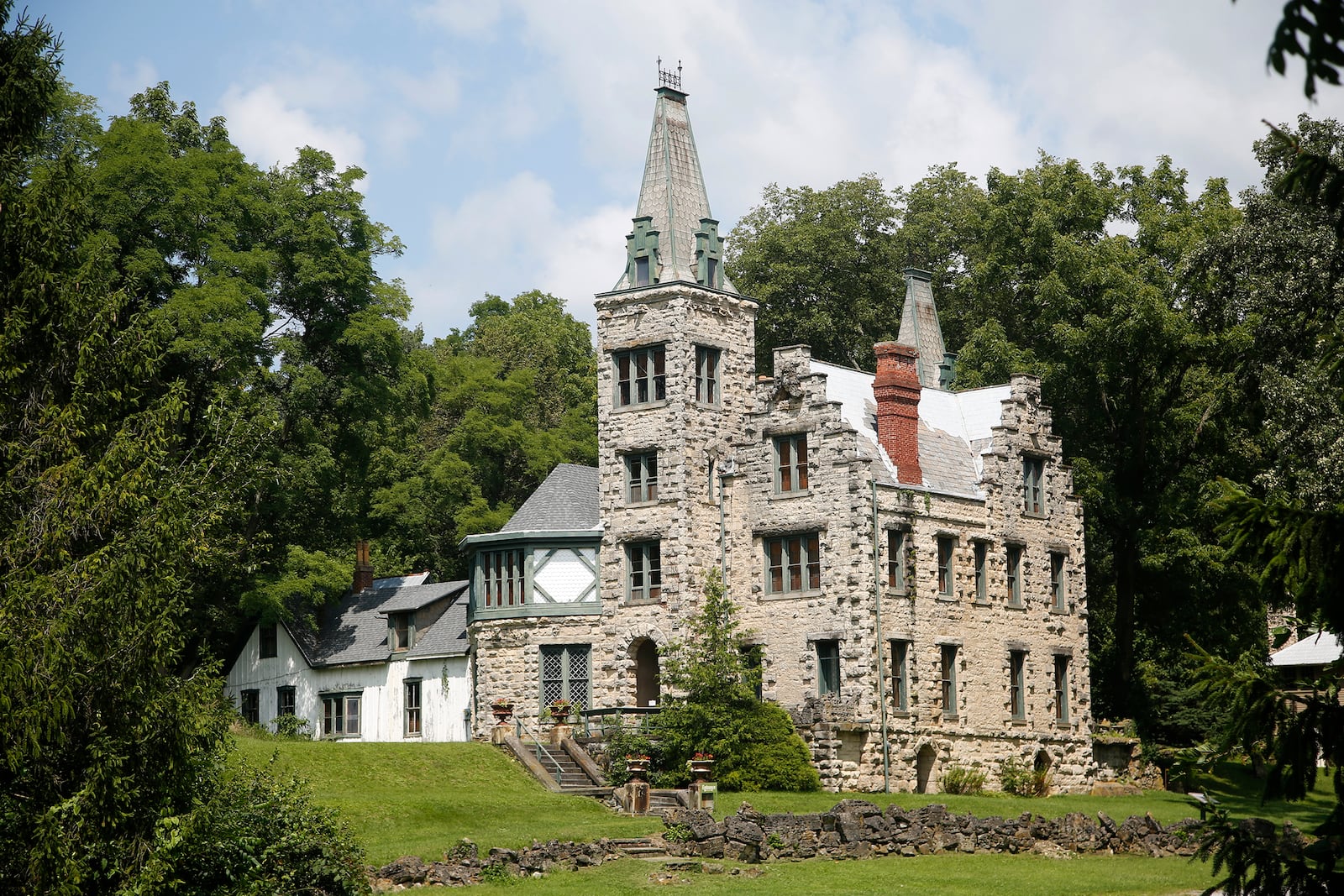 Mac-O-Chee is one of the Piatt Castles in West Liberty.