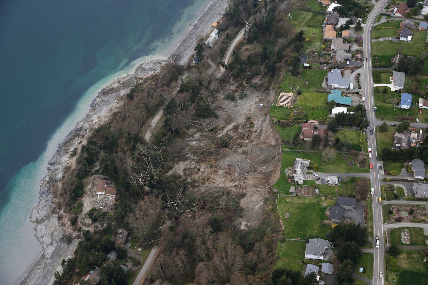 Homes threatened in Washington state