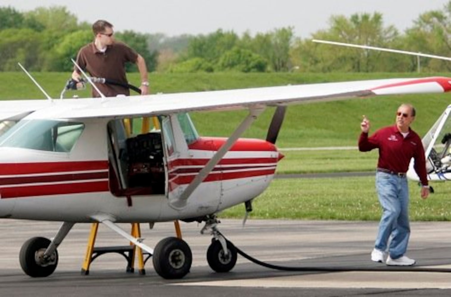 Aircraft fly-in at Moraine Airpark