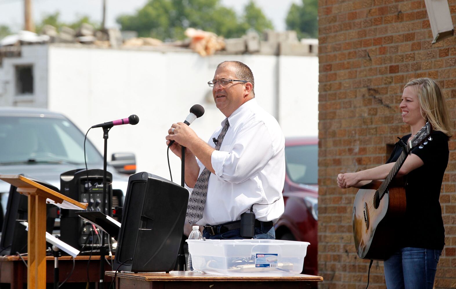 Local church hosts Sunday service outside after tornado