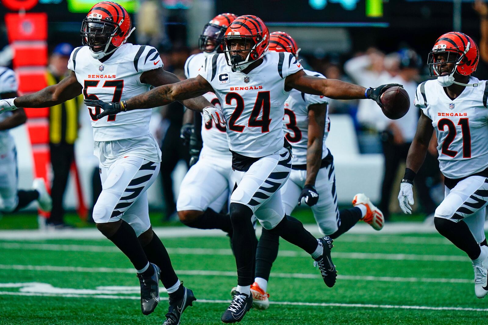 Cincinnati Bengals' Vonn Bell (24) celebrates a fumble recovery during the first half of an NFL football game against the New York Jets, Sunday, Oct. 31, 2021, in East Rutherford, N.J. (AP Photo/Frank Franklin II)