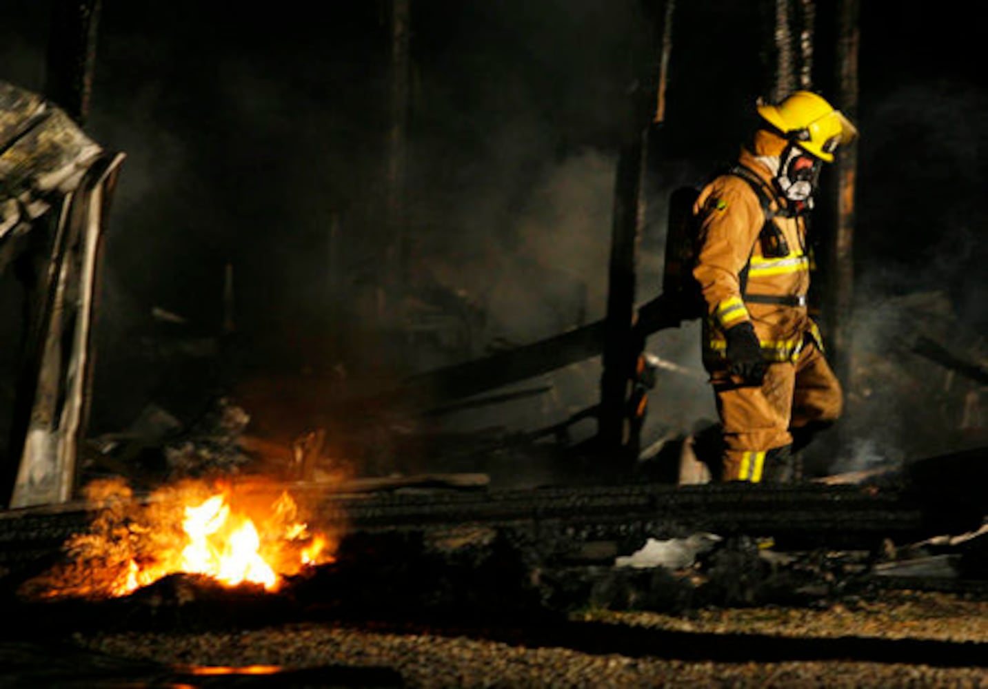 Fire destroys barn