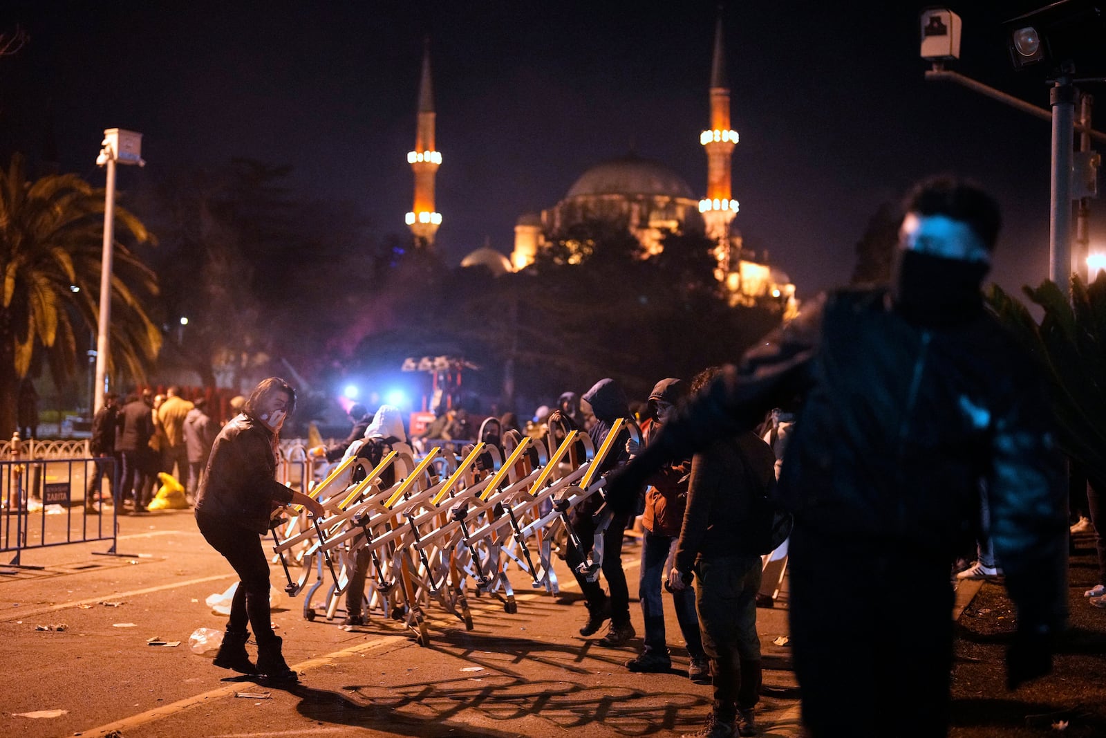 Protesters carry a security fence during clashes with anti riot police during a protest against the arrest of Istanbul's Mayor Ekrem Imamoglu in Istanbul, Turkey, Friday, March 21, 2025. (AP Photo/Emrah Gurel)