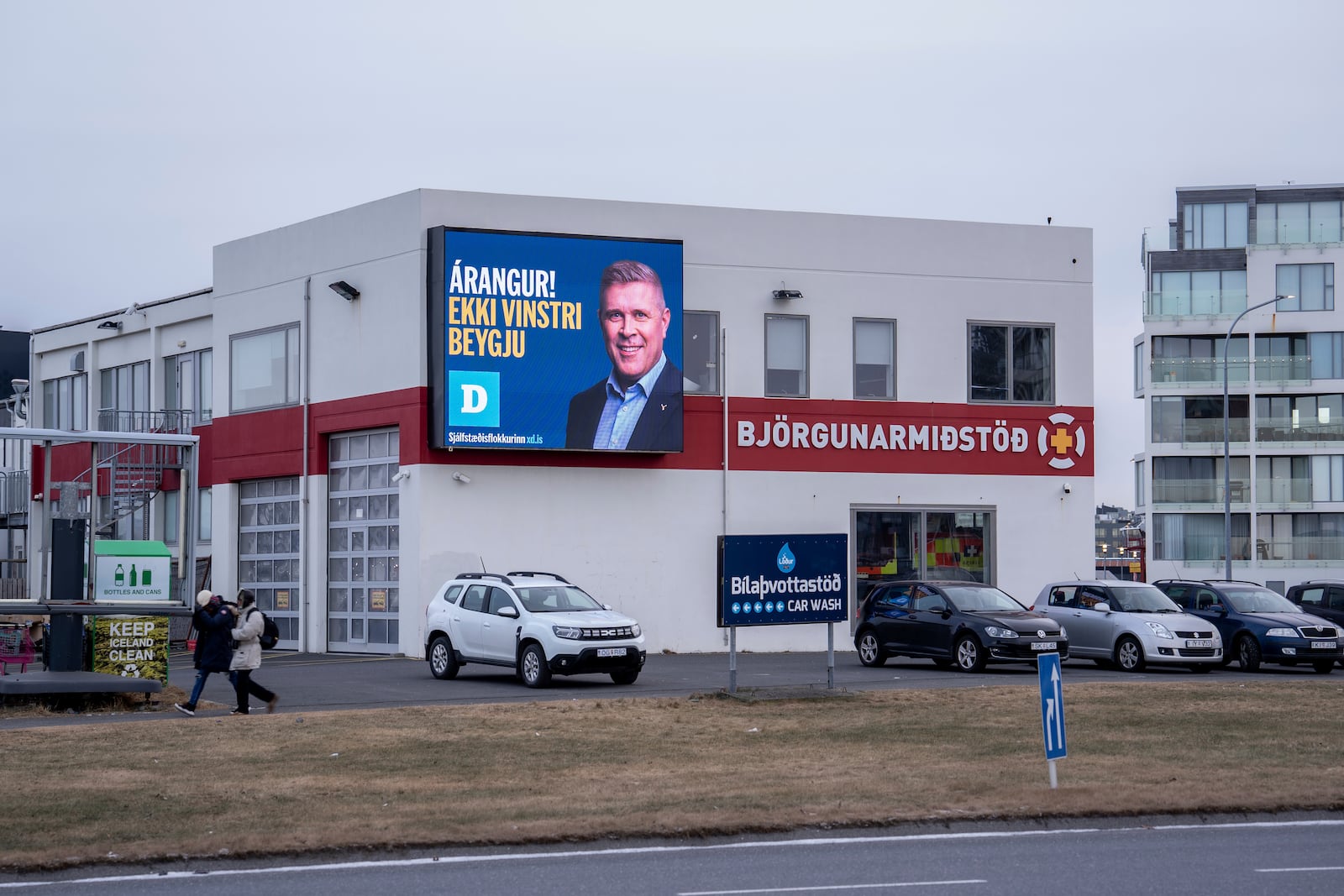 A bilboard of the Independente Party (Sjálfstæðisflokkurinn) with the photo of the current Prime Minister Bjarni Benediktsson reading "Success! Do not turn left", in Reykjavik, Iceland, Friday, Nov. 29, 2024. (AP Photo Marco Di Marco)