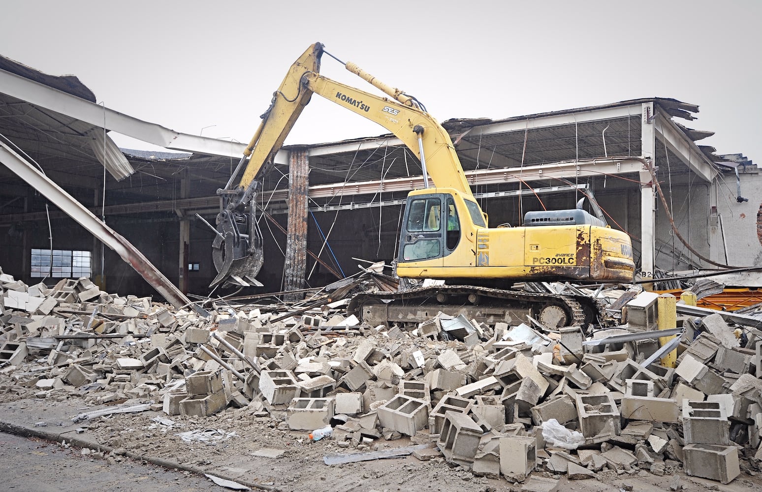 PHOTOS: Demolition begins on part of Mendelson’s complex in Dayton