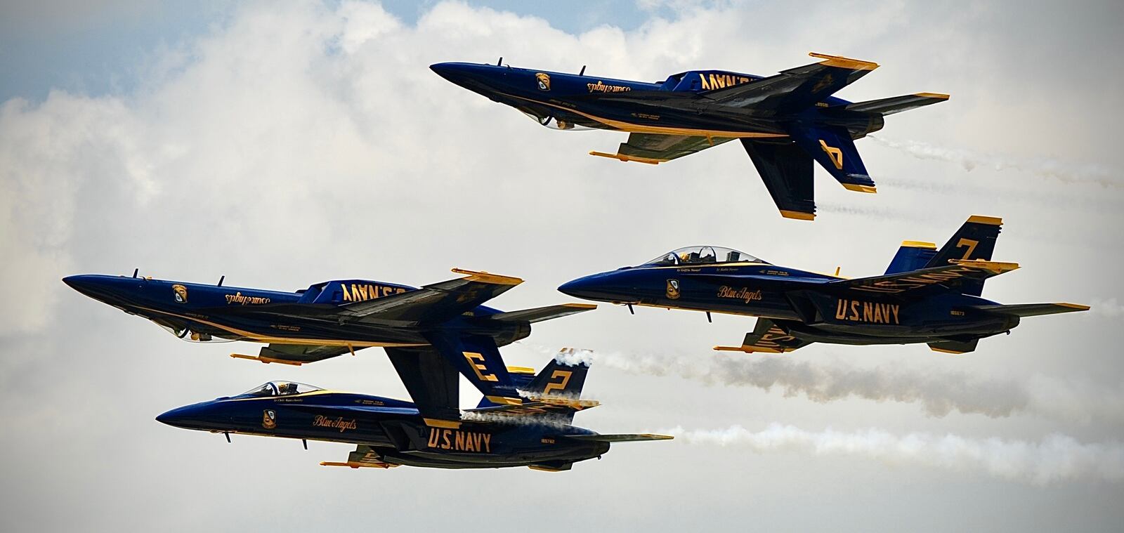 Navy Blue Angels at the Dayton Air Show. MARSHALL GORBY \STAFF