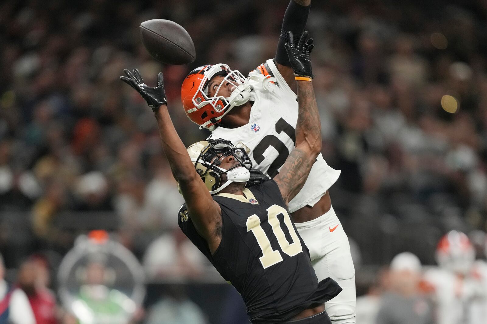 New Orleans Saints wide receiver Marquez Valdes-Scantling (10) can't catch a pass in front of Cleveland Browns cornerback Denzel Ward (21) in the second half of an NFL football game in New Orleans, Sunday, Nov. 17, 2024. (AP Photo/Gerald Herbert)