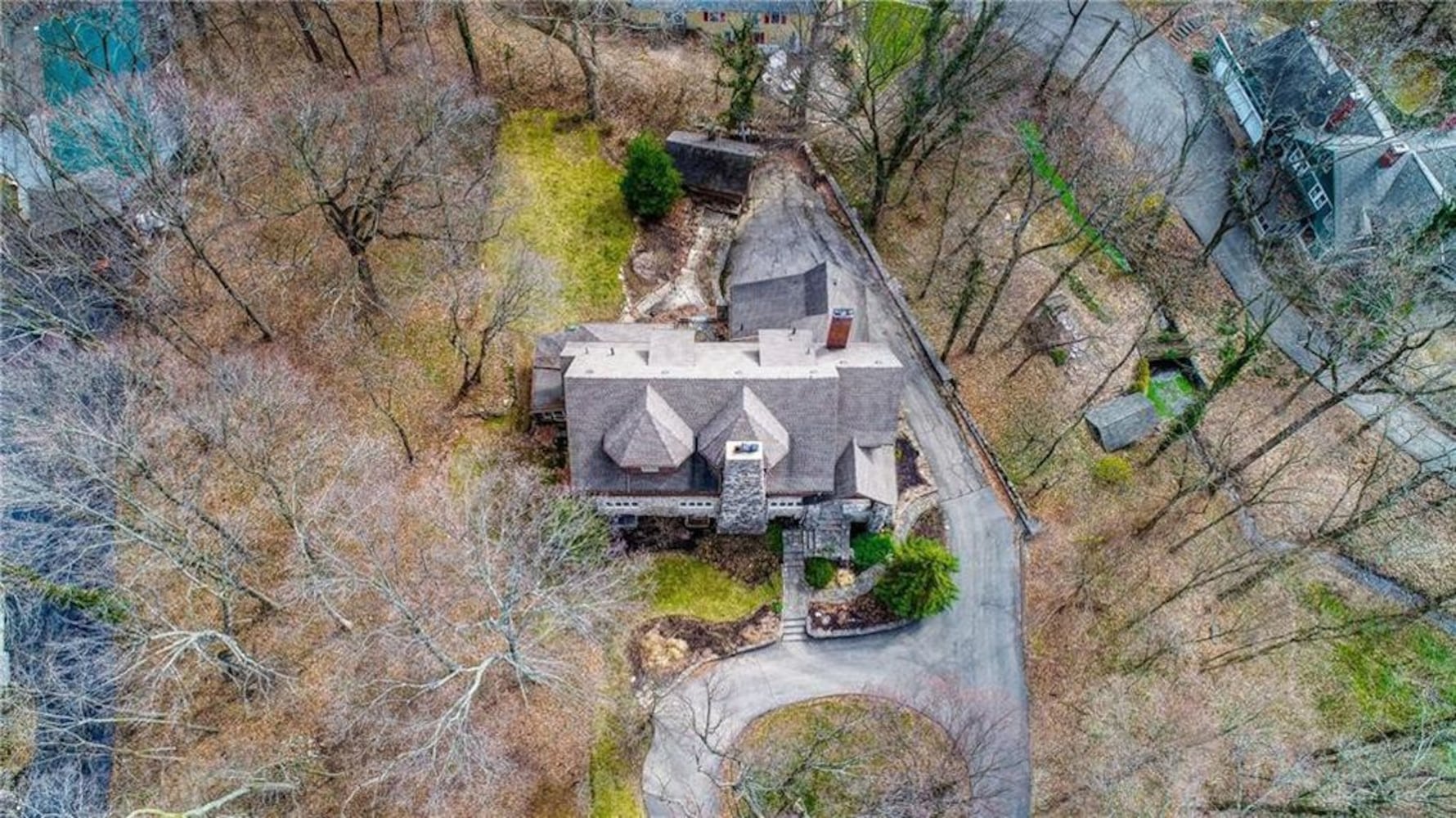 PHOTOS: $1M Oakwood manor on the market