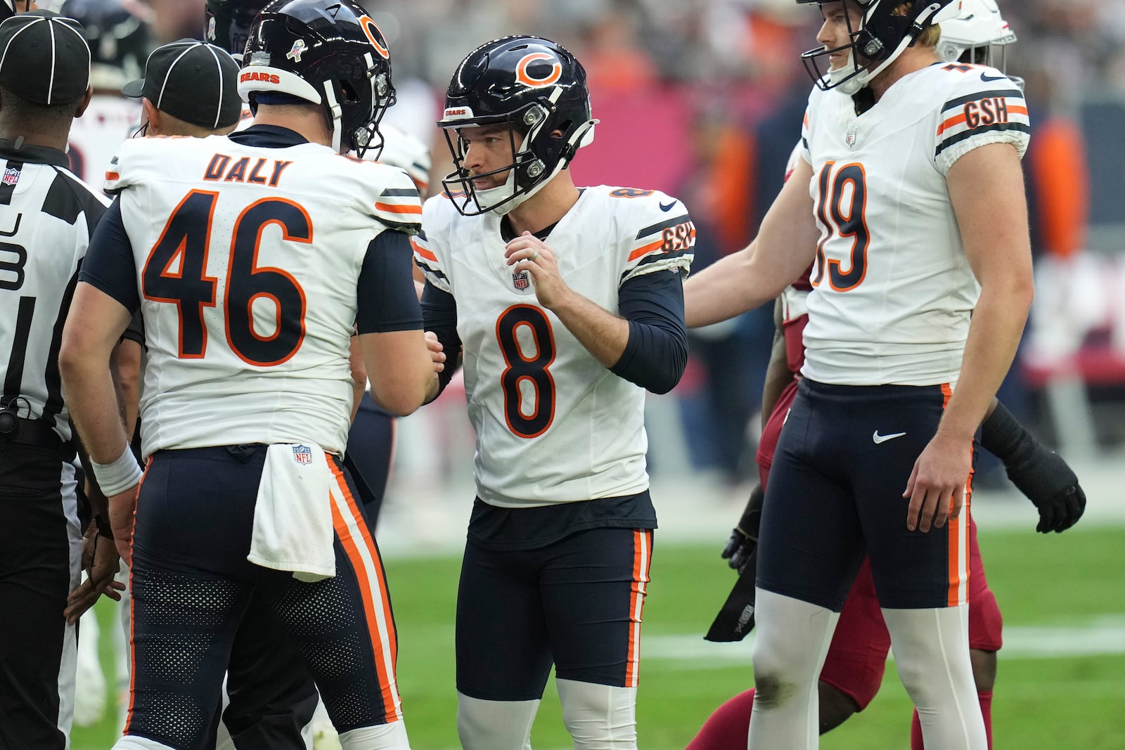 Chicago Bears place kicker Cairo Santos (8) celebrates his field goal against the Arizona Cardinals during the first half of an NFL football game, Tuesday, Nov. 3, 2026, in Glendale, Ariz. (AP Photo/Ross D. Franklin)