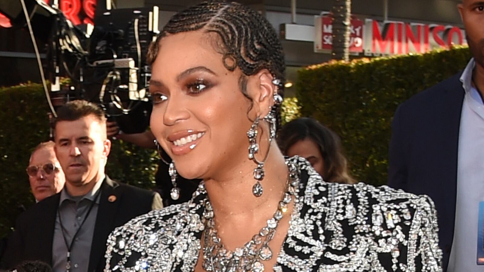 Beyonce, a cast member in "The Lion King," arrives with her daughter Blue Ivy at the premiere of the film, Tuesday, July 9, 2019, in Los Angeles. (Photo by Chris Pizzello/Invision/AP)