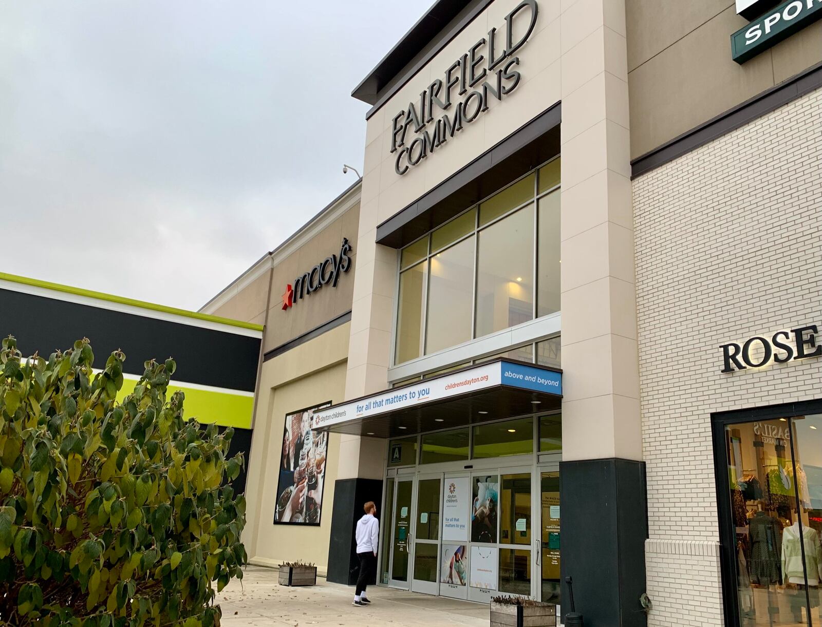 A patron enters the mall at Fairfield Commons Jan. 2, 2024. LONDON BISHOP/STAFF