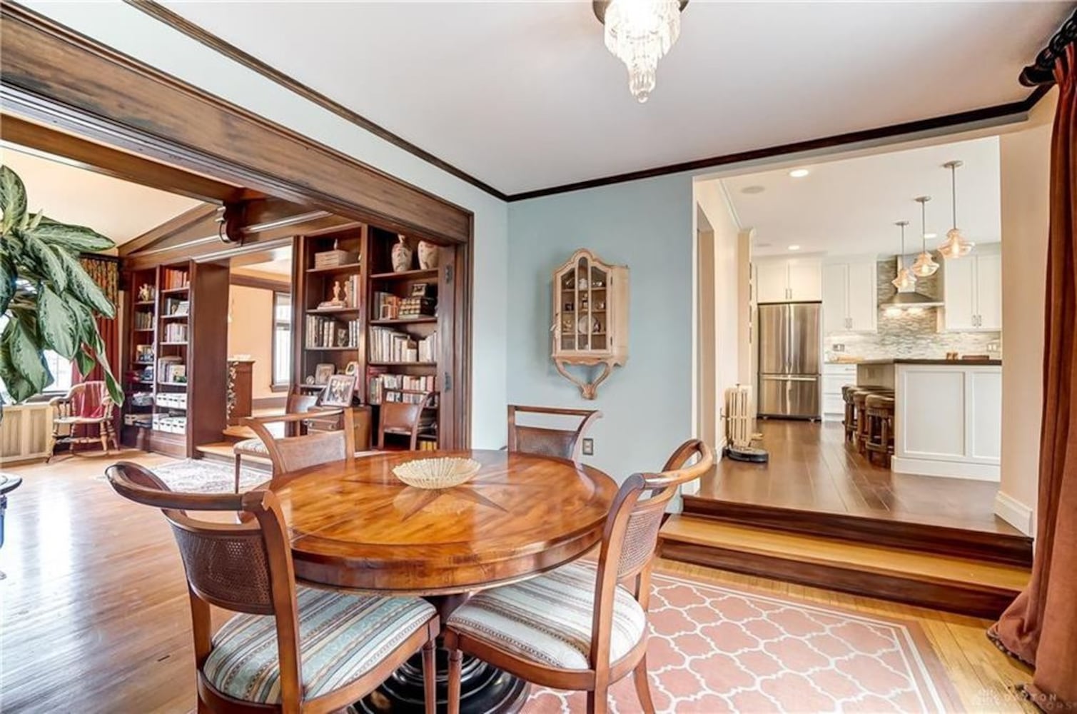 PHOTOS: $1M Oakwood manor on the market