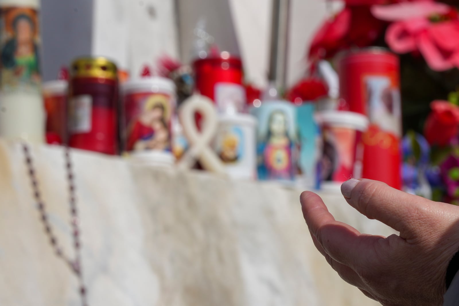 A woman prays for Pope Francis in front of the Agostino Gemelli Polyclinic, in Rome, Thursday, Feb. 27, 2025, where the Pontiff is hospitalized since Friday, Feb. 14. (AP Photo/Andrew Medichini)