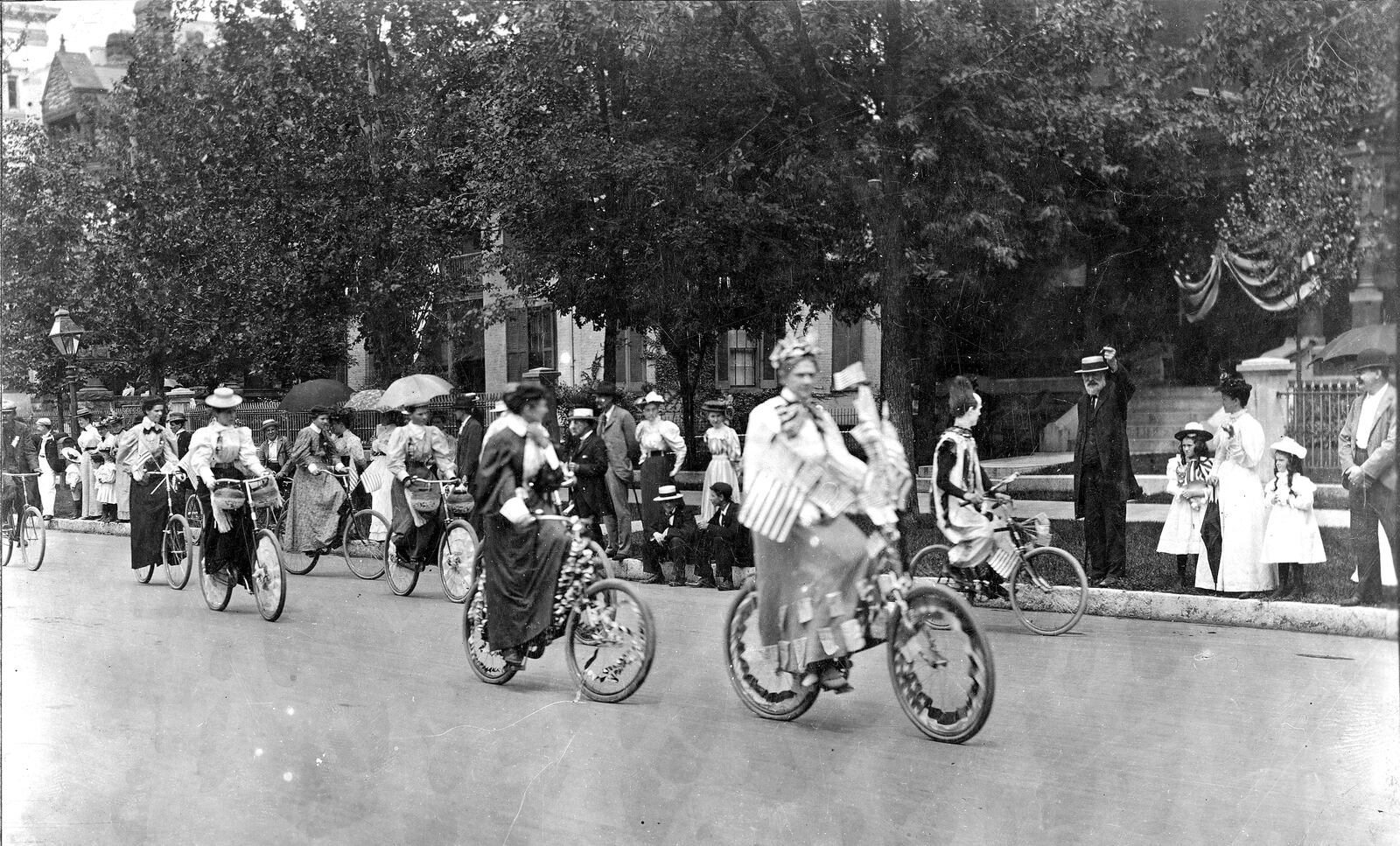 The Women's Bicyle Club on parade in the 1890s. DAYTON METRO LIBRARY / LUTZENBERGER PICTURE COLLECTION