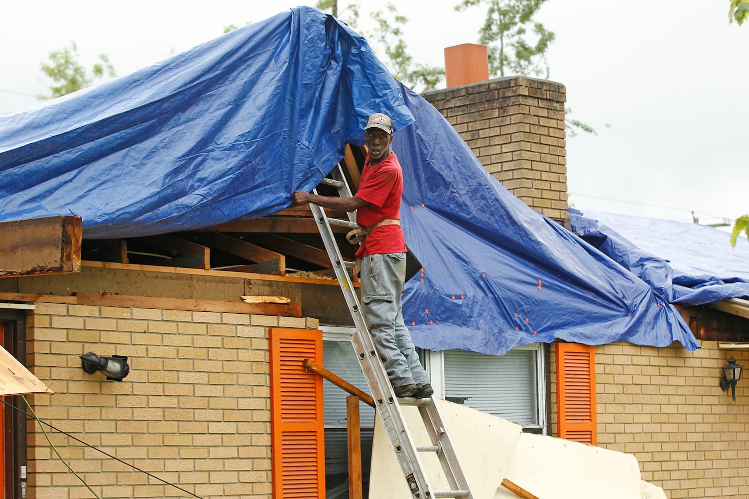 PHOTOS: Tornado cleanup begins in Beavercreek, Trotwood