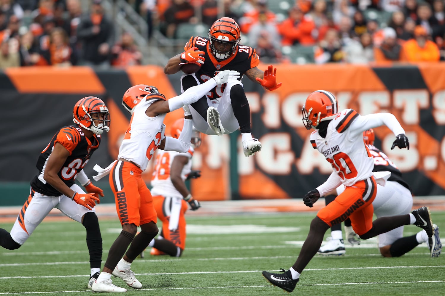 PHOTOS: Browns snap 25-game road losing streak with win over Bengals