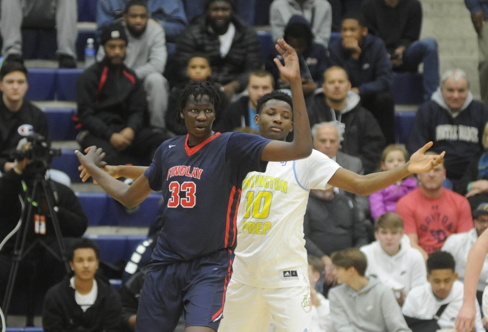 Findlay’s Bol Bol (front) and Huntington’s Jonathan McGriff. Findlay Prep (Nev.) defeated Huntington Prep (W.Va.) 50-48 in the 16th Annual Premiere Health Flyin’ to the Hoop at Fairmont’s Trent Arena in Kettering on Fri., Jan. 12, 2018. MARC PENDLETON / STAFF