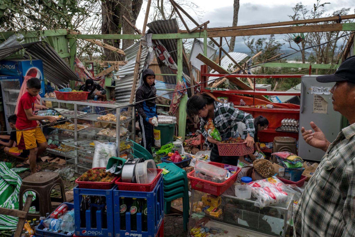 typhoon mangkhut batters philippines