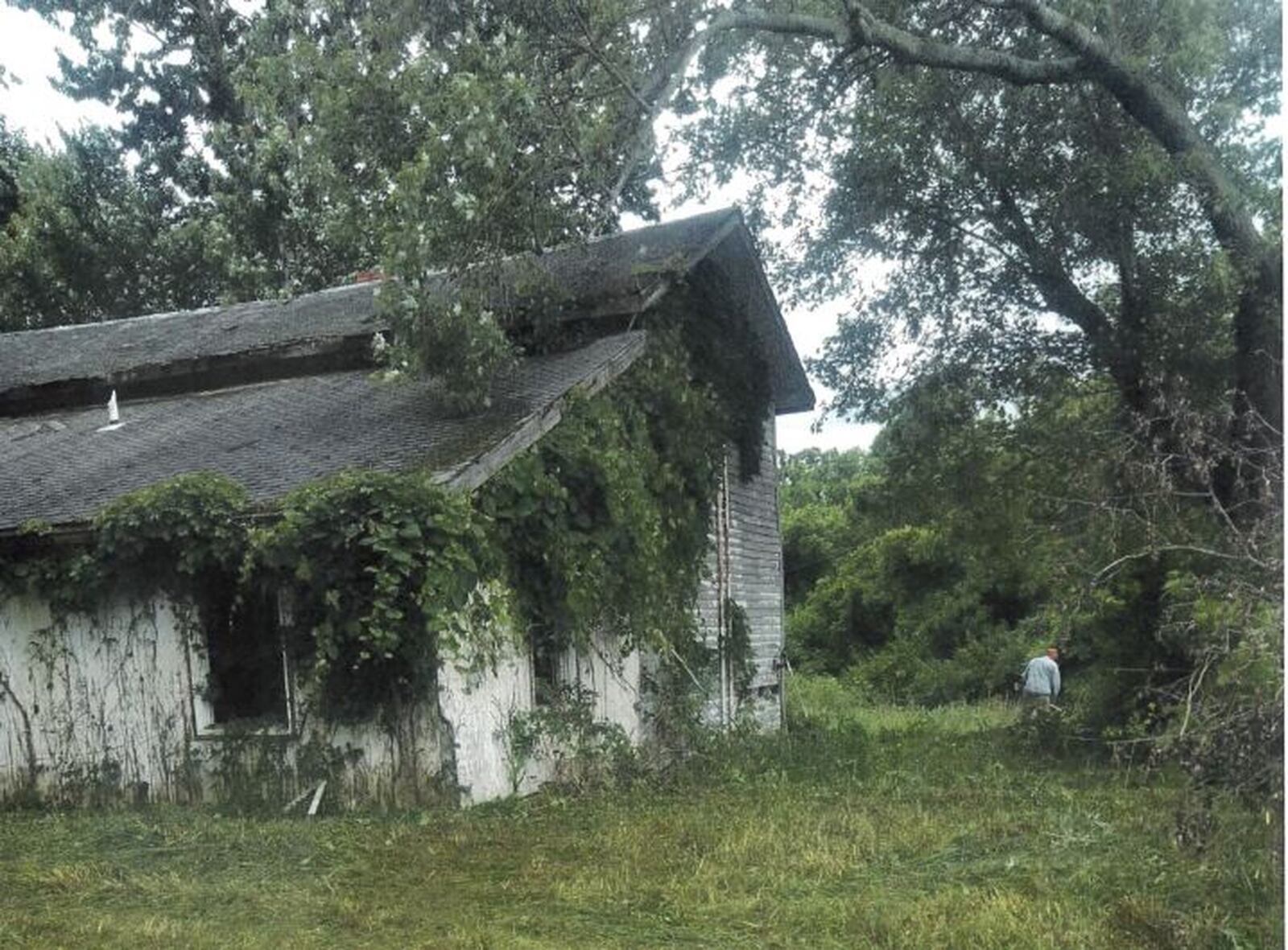 This old cabin was believed to be part of the original Warren County settlement, Beedle’s Station, in the 1790’s. Historians are moving it from prison land outside Lebanon to a small downtown park.