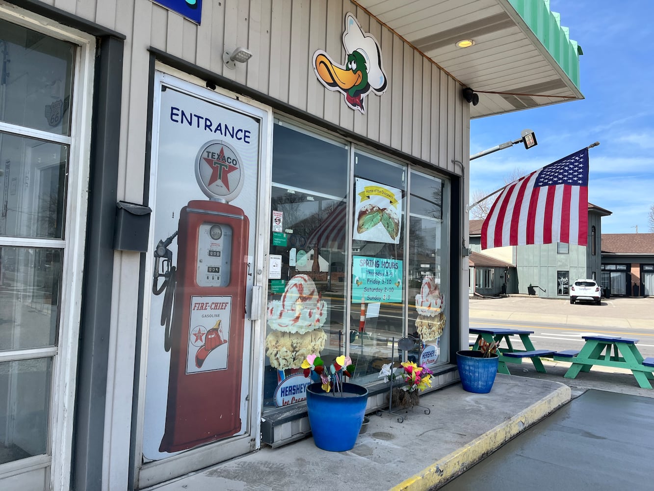 Ducky’s Snowballs and Ice Cream