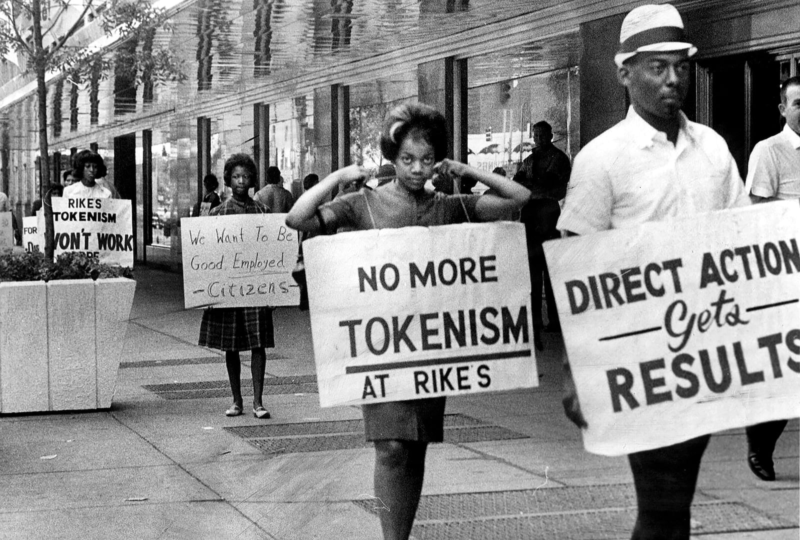 W.S. McIntosh may have been best known for organizing protests at the Rike-Kumler department store because of alleged hiring discrimination. This photograph documents a protest at the store June 18, 1963. DAYTON DAILY NEWS/ WRIGHT STATE UNIVERSITY SPECIAL COLLECTIONS AND ARCHIVE