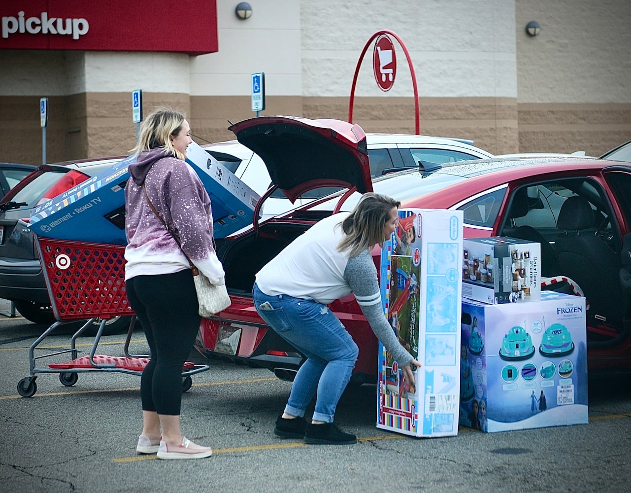 PHOTOS: 2021 Black Friday shopping